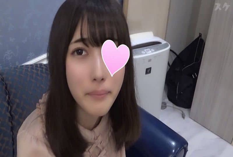 FC2-1127712 一个活跃的三年级学生。18岁裸体绝对领域！！第一次射精。 素人