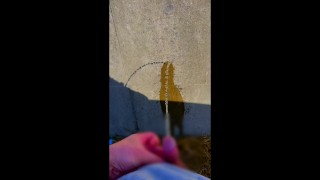 撒尿俯瞰美丽的大海是最好的