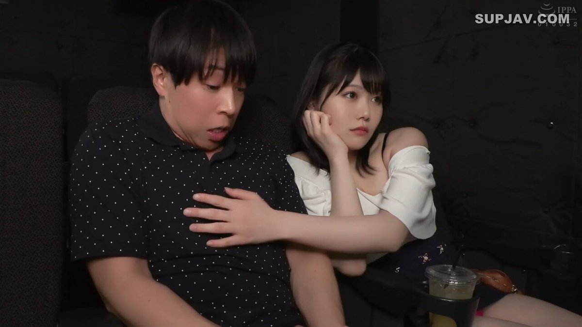 男生们和姐姐们去看电影没想到姐姐们玩得这么花